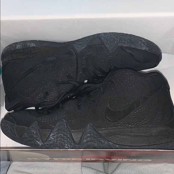 kyrie 4 blackout
